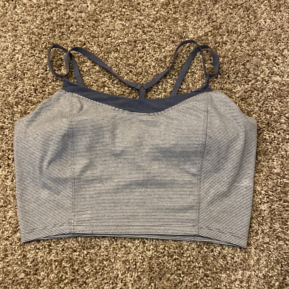 Old Navy Active sports bra light support mesh detail